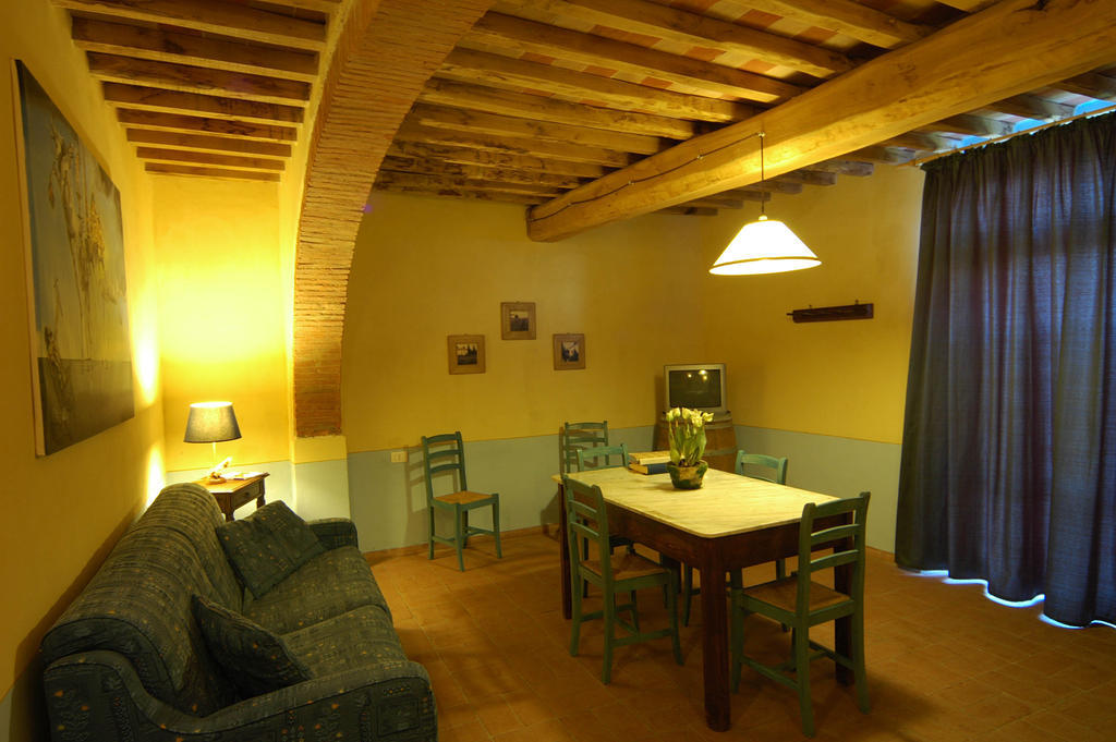 Agriturismo Podere La Marronaia Сан-Джиміньяно Номер фото
